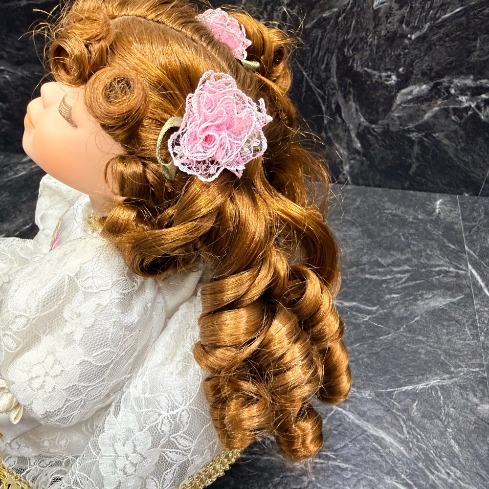 COLLECTOR’S CHOICE Porcelain Collectible Musical Doll - Picture 16 of 16